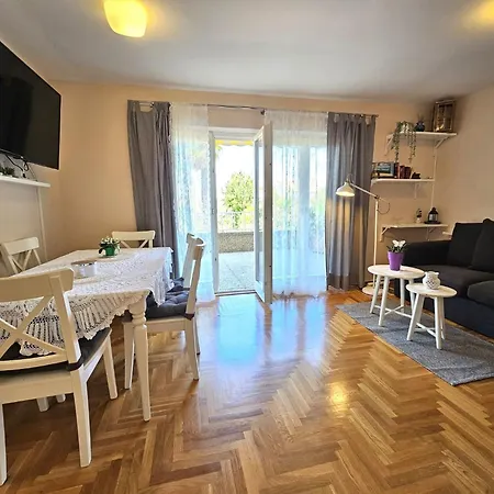 Mirko1 Mit Gemeinschaftlichem Pool By Interhome Apartment Malinska