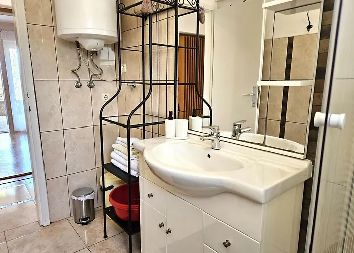 Mirko1 Mit Gemeinschaftlichem Pool By Interhome *