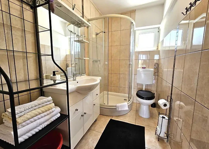 Mirko1 Mit Gemeinschaftlichem Pool By Interhome Malinska