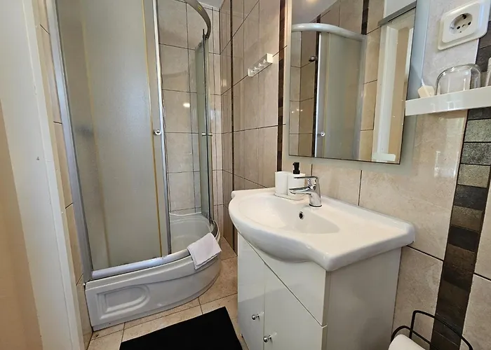 Mirko1 Mit Gemeinschaftlichem Pool By Interhome Malinska